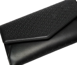 Young Nouvelle Clutch